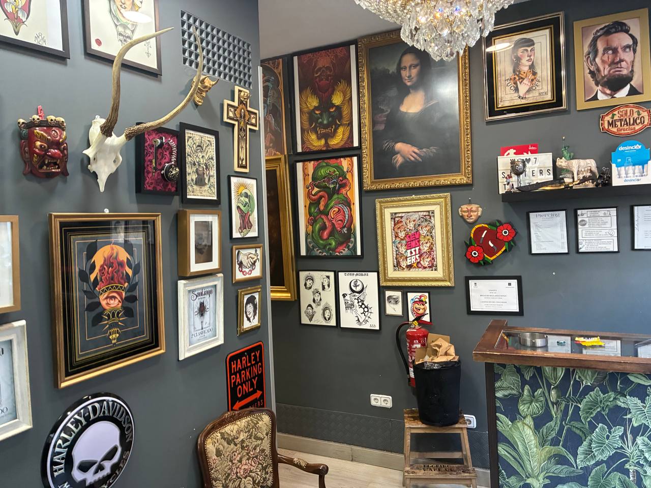 Exterior del estudio Seven Sisters Tattoo en Madrid
